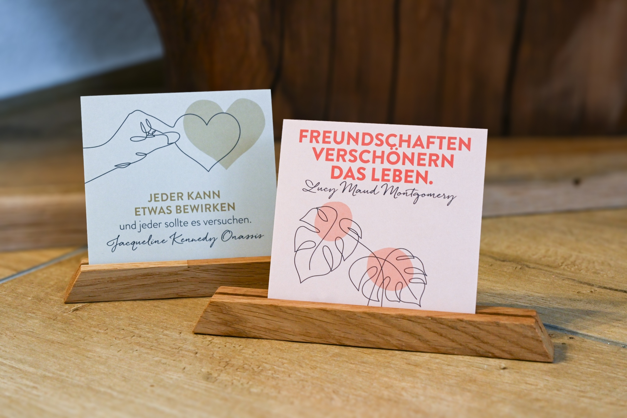 Tischkartenhalter aus Holz | Handgemachte Karten- & Fotohalter – Bild 2